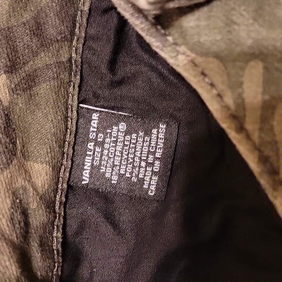 Vanilla Star camo shorts size 13 AND Zenana red halter top size 2X BUNDLE - Picture 3 of 7